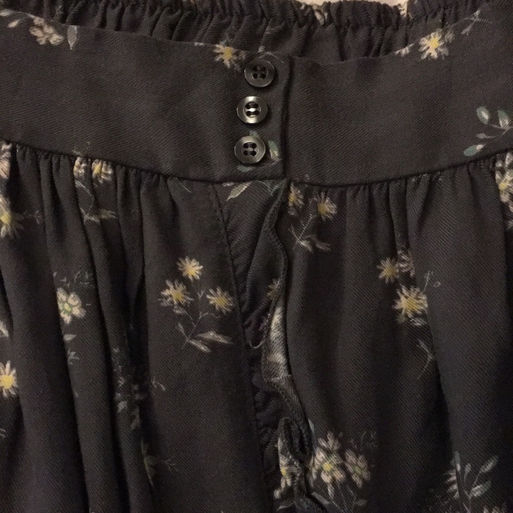 High-waisted floral skirt